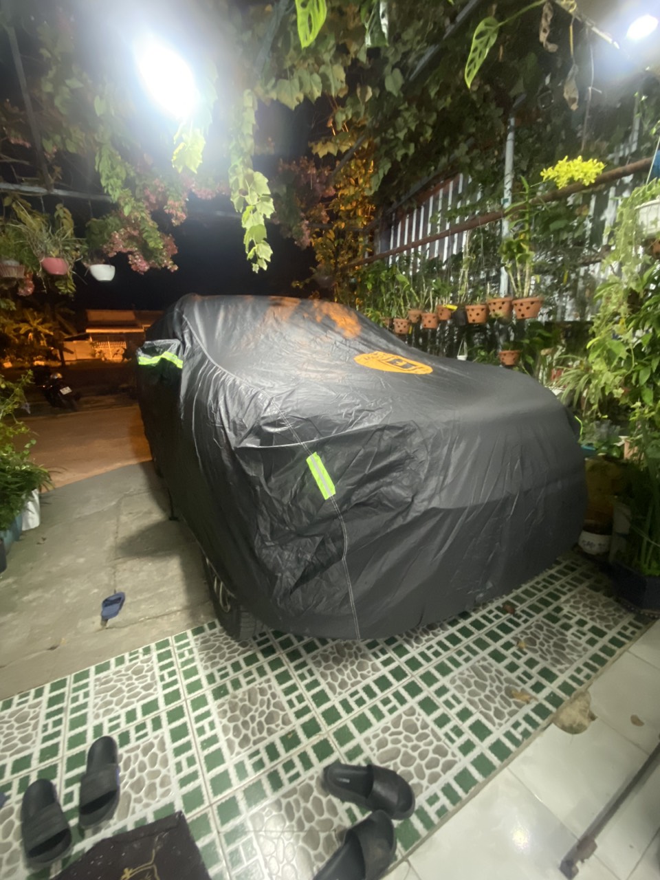 Bạt phủ ô tô Ford Everest chất liệu Polyester - màu đen cao cấp MACSIM màu đen