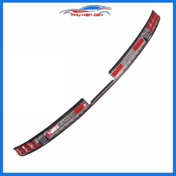 Ốp chống trầy cốp Mazda 3 2020-2021-2022 thép không gỉ vân Cacbon bảo vệ xe chống va đập