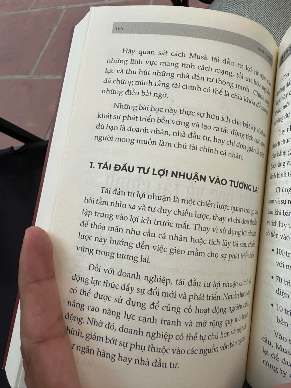 ELON MUSK: Tỷ Phú Của Những Giấc Mơ Điên Rồ - The Gurus - Chuyên gia Nguyễn Hoàng Phương Hiệu đính - Bizbooks