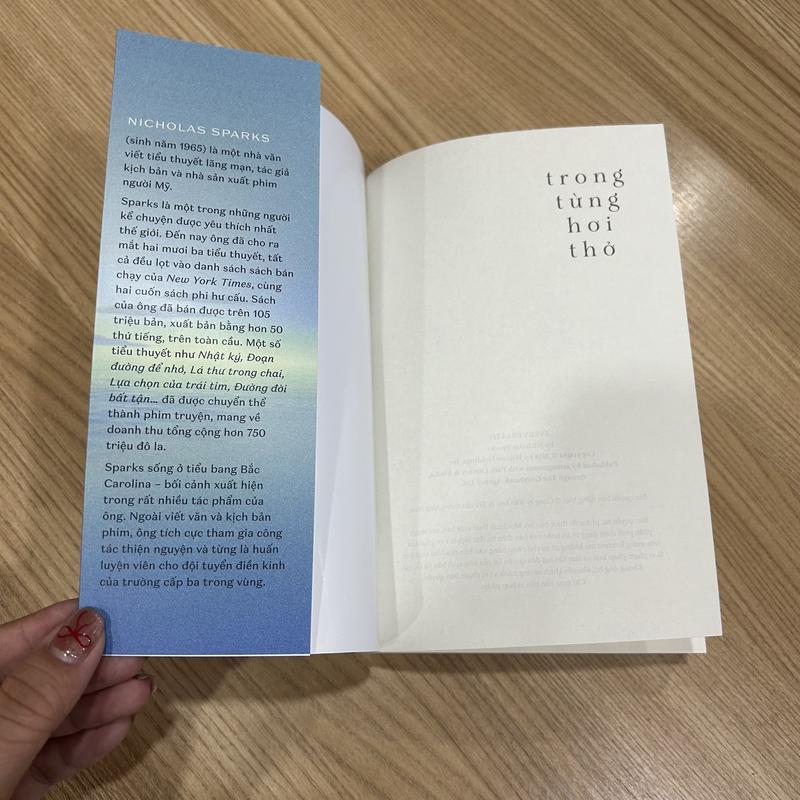 Sách - Trong từng hơi thở (Nicholas Sparks) (Nhã Nam HCM)