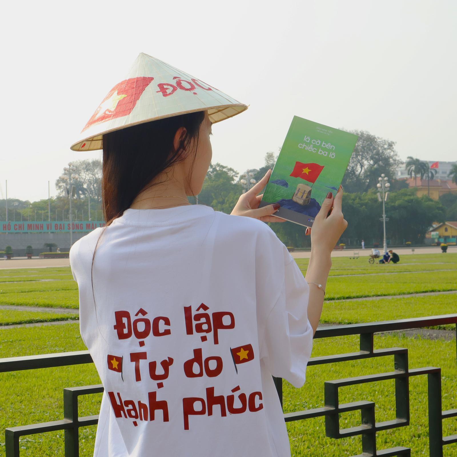 Lá Cờ Bên Chiếc Ba Lô - Bản Quyền