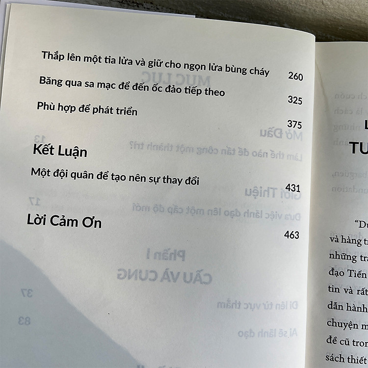 Sách: Tư Duy Ngoài Khuôn Khổ - Lãnh Đạo Tiến Bộ, Đổi Mới Thế Hệ