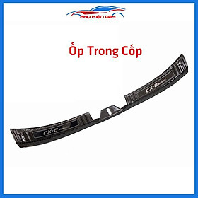 Ốp chống trầy cốp CX8, CX-8 2019-2020-2021-2022 thép không gỉ vân Cacbon bảo vệ xe chống va đập
