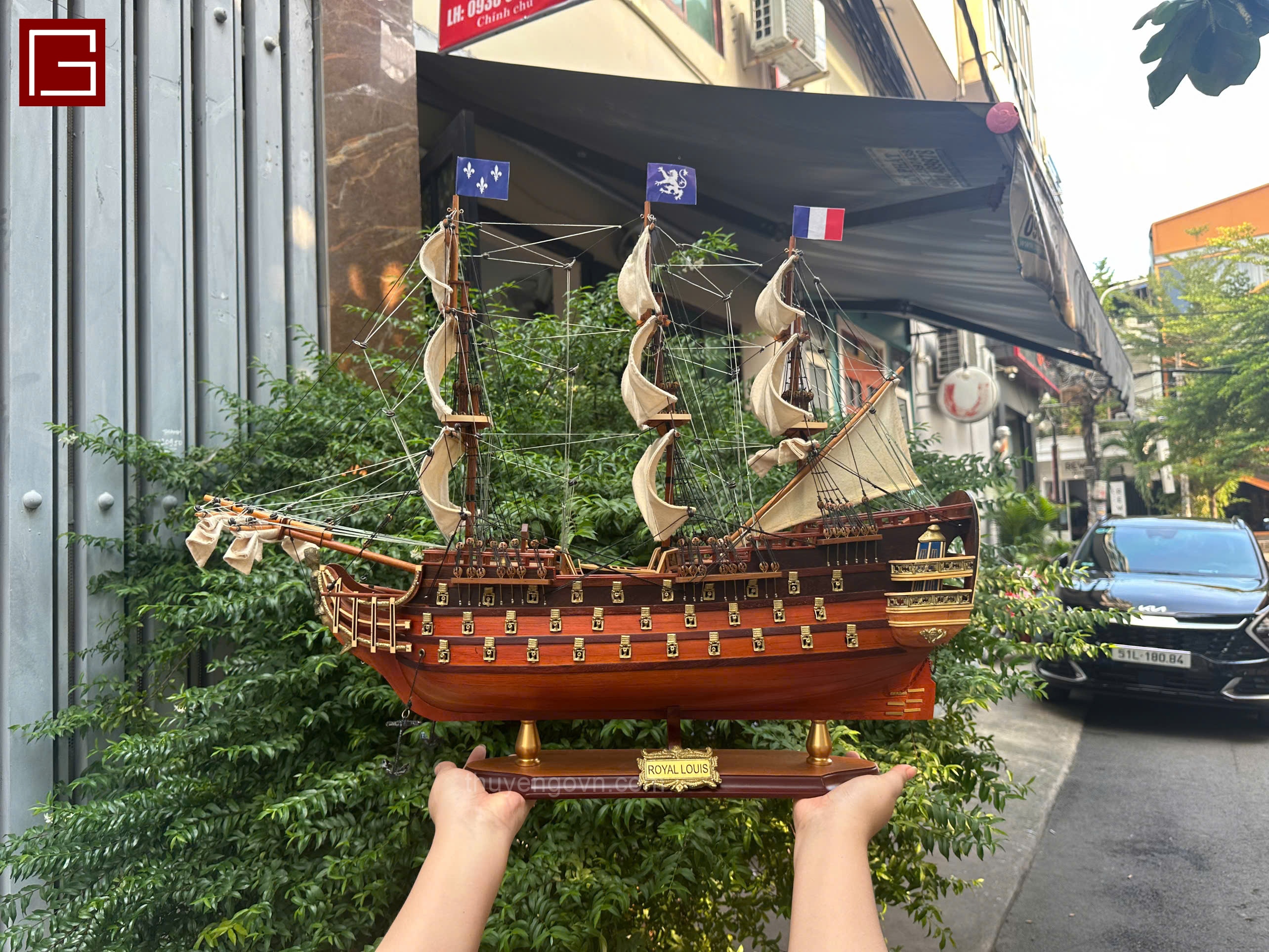 Thuyền gỗ trang trí ROYAL LOUIS, mô hình thuyền gỗ phong thủy chất liệu gỗ tràm nhiều kích thước