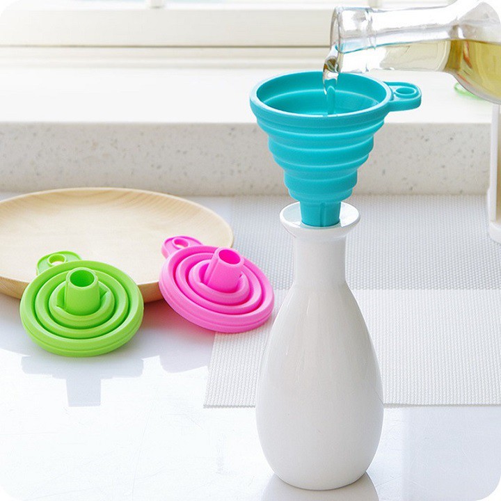 COMBO Bộ Hộp Nhựa 17 Món Cao Cấp Dùng Được Lò Vi Sóng Kèm Nắp Đậy Màu Xanh - Tặng 1 phễu rót nước, thức ăn ( màu ngẫu nhiên )