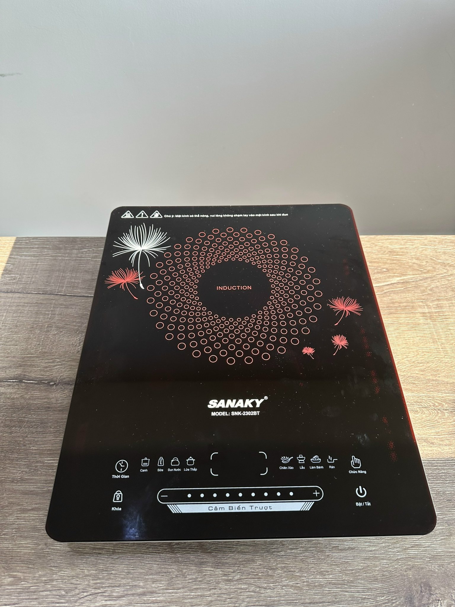 Bếp từ đơn Sanaky SNK-2302BT- HÀNG CHÍNH HÃNG
