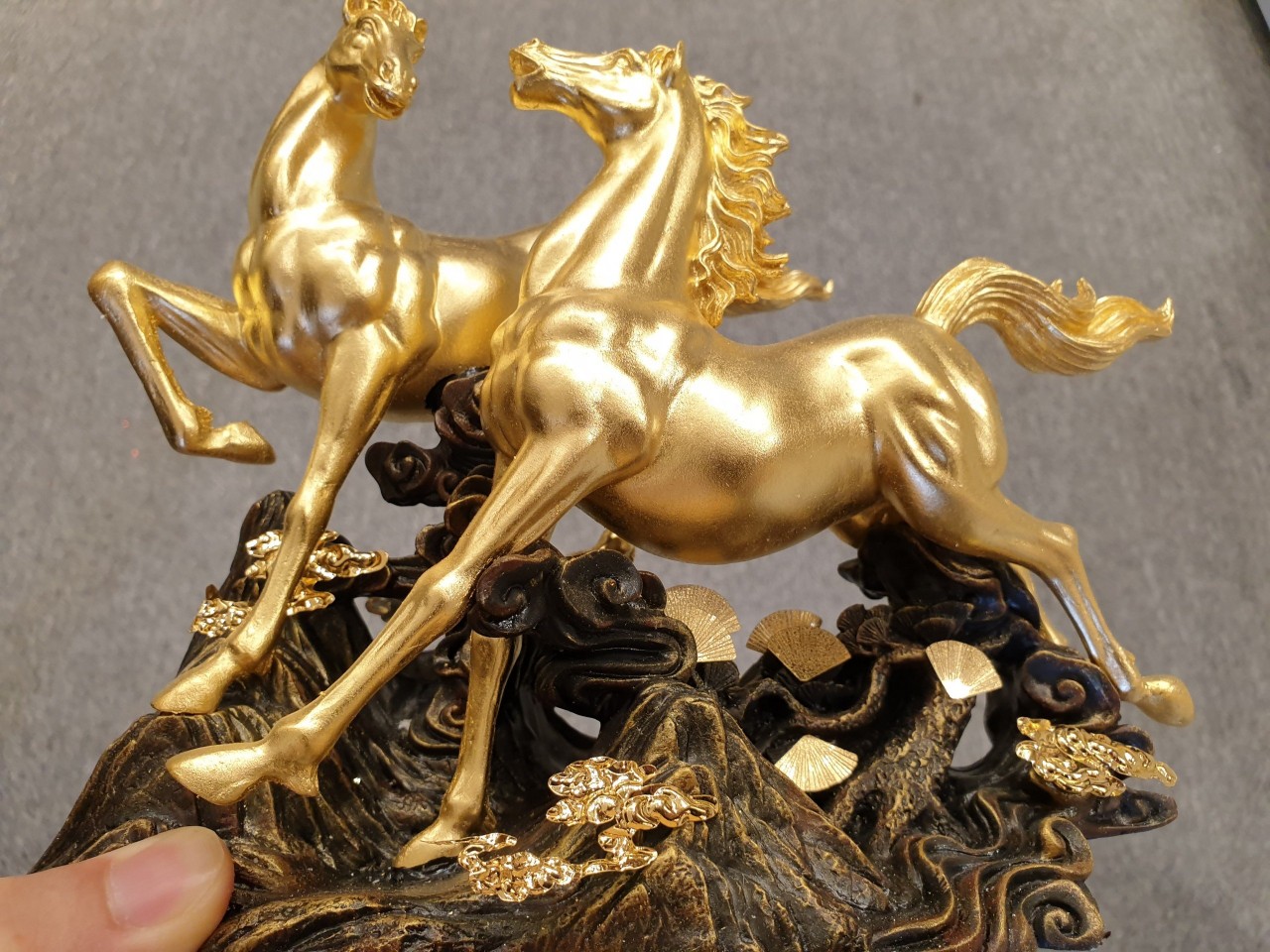 Tượng ngựa dát vàng 24k(32x30x20cm) MT Gold Art- Hàng chính hãng, quà tặng sếp, đối tác, khách hàng vip, trang trí nhà cửa, để bàn làm việc