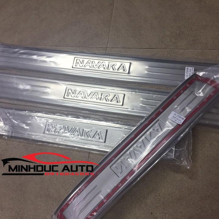 Ốp bậc cửa trong Nissan Navara Inox