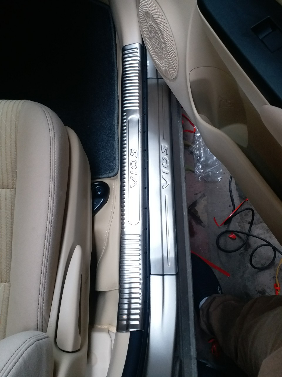 Bộ nẹp bước chân trong ngoài inox dành cho xe toyota vios 2018-2020