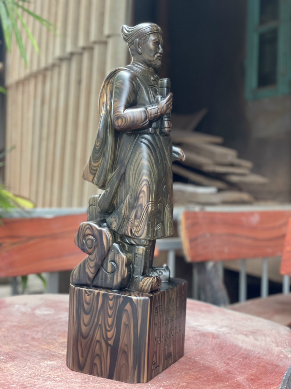 Tượng trần quốc tuấn ,trần hương đạo vương bằng gỗ mun hoa kt cao 60cm