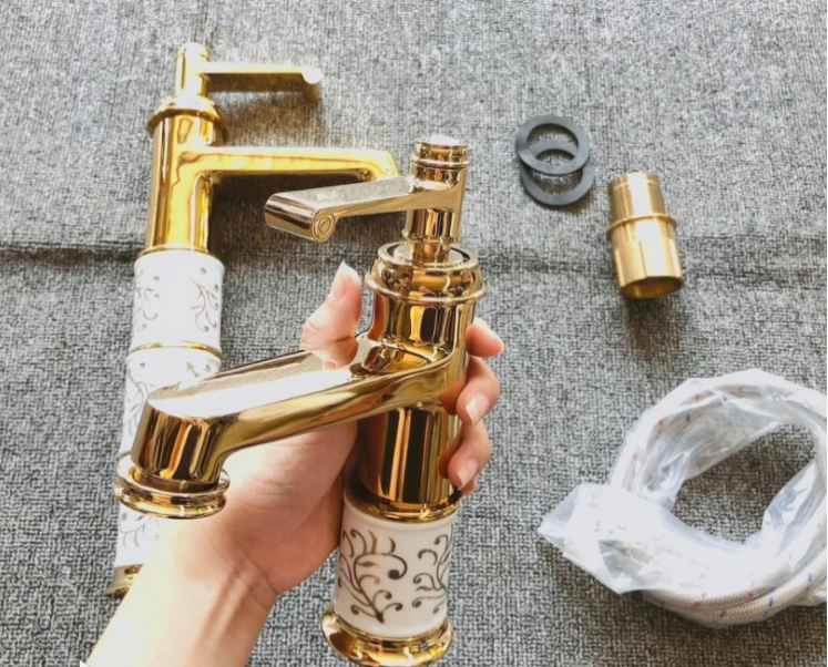 Vòi rửa mặt mạ vàng bọc sứ hoa văn thân thấp 20 cm nhập khẩu chính hãng GROVES GR053