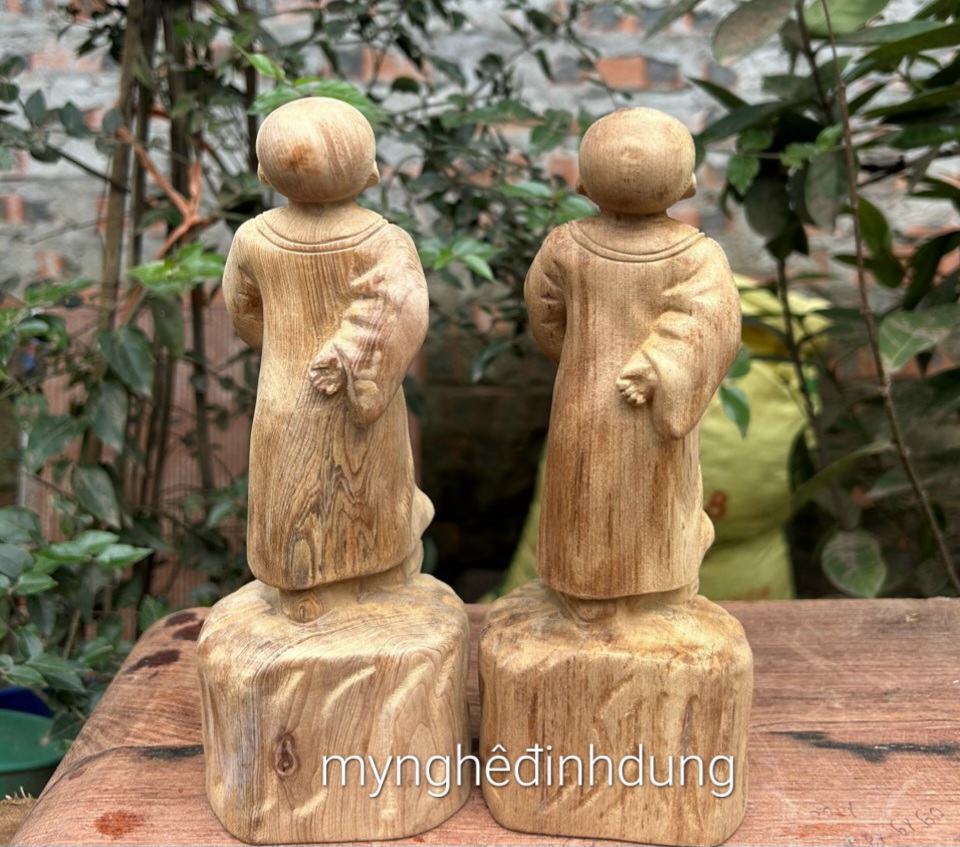 Tượng chú tiểu tùy duyên bằng gỗ ngọc am thơm nức kt cao 20cm
