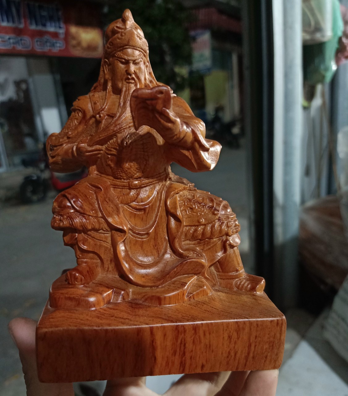 Tượng quan công đọc sách bằng gỗ hương đá kt cao 15×8×10cm