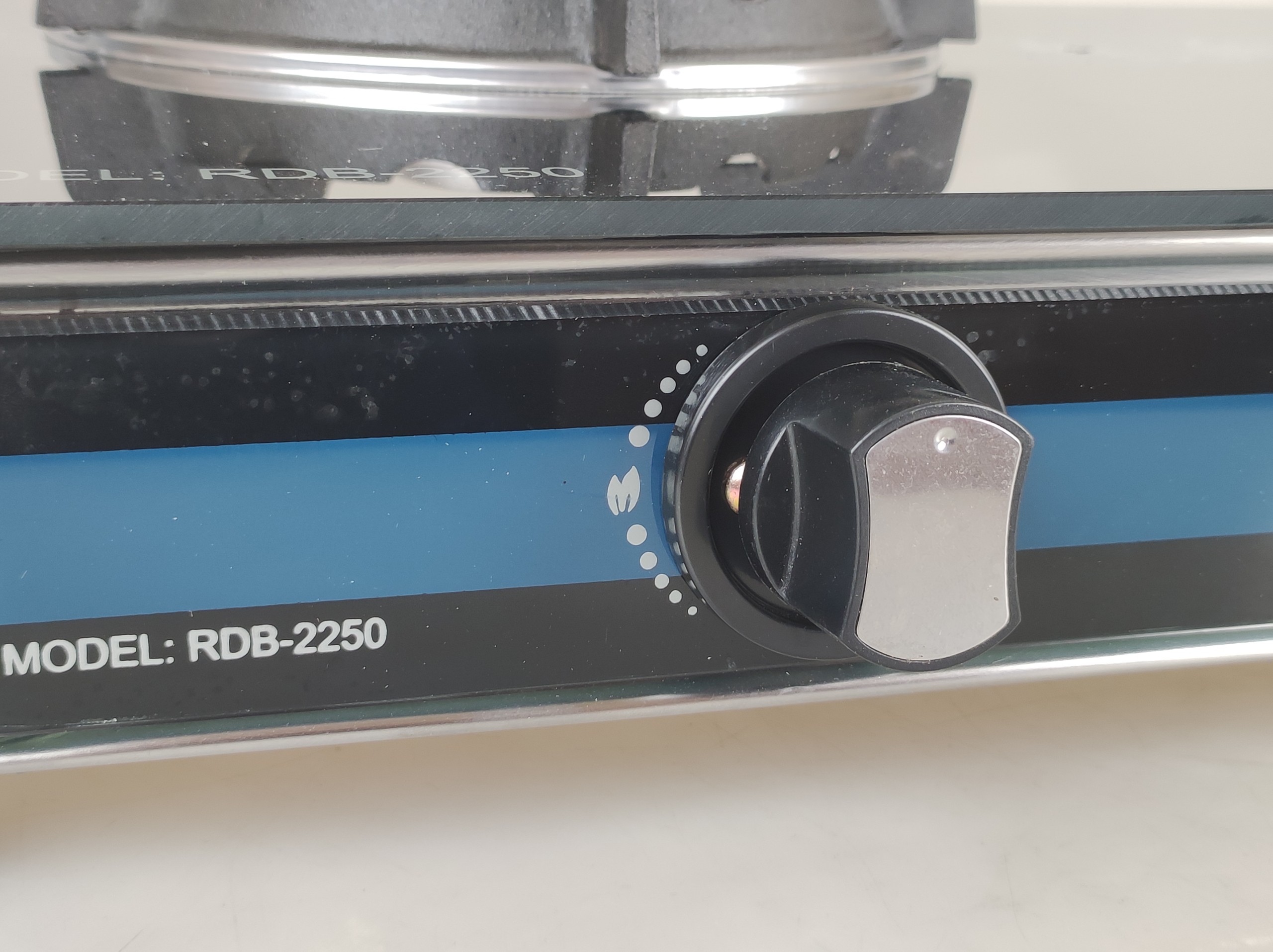 Bếp ga đôi kiếng cường lực Raiden RDB2250A, kiềng gang chống oxj hóa, kính 7ly, Hàng chính hãng