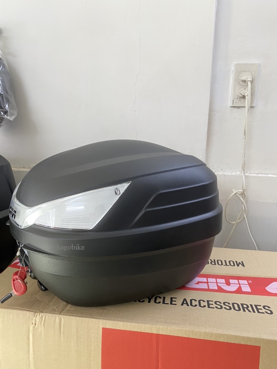 Thùng xe Lead, thùng givi B27NT kèm đế và kit gắn cho xe Lead