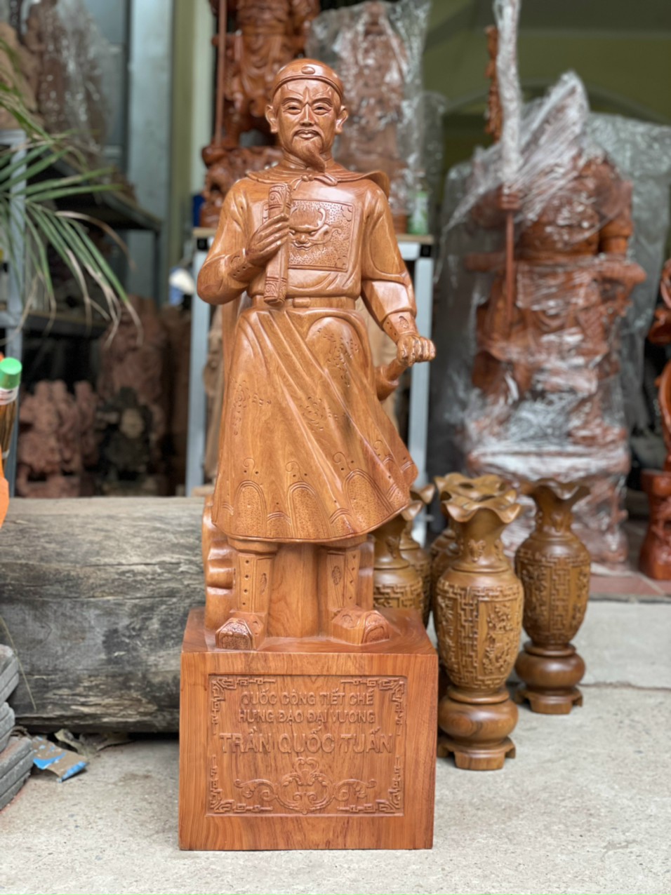 Tượng trần quốc tuấn, trần hưng đạo vương bằng gỗ hương đá đẹp long lanh kt 100×32×24cm