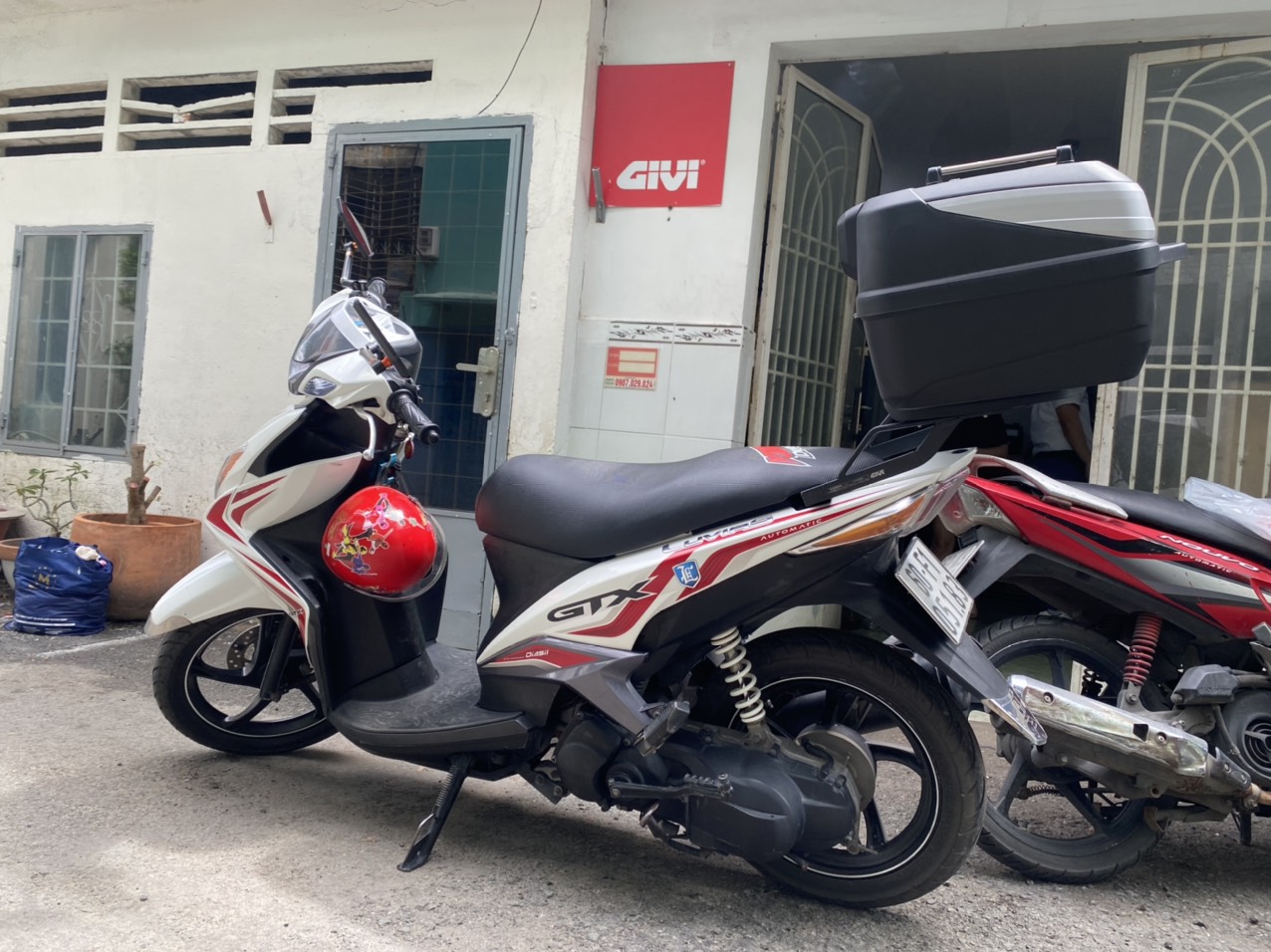 Thùng xe GTX Luvias, thùng Givi B32N_ADV và baga givi lắp cho GTX