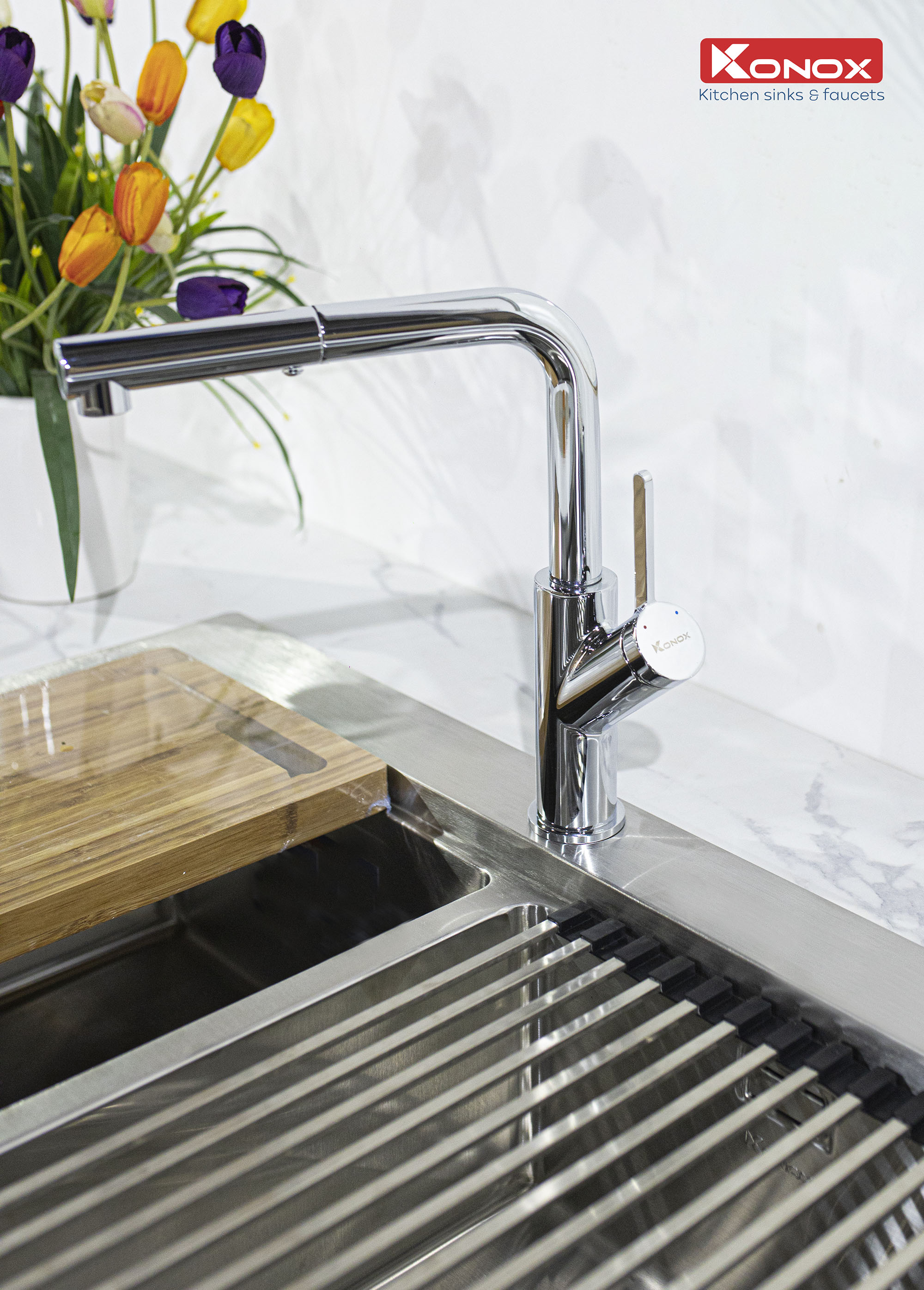 Vòi rửa bát rút dây Konox, Model Artan Chrome, 6 phiên bản màu, Bề mặt mạ PVD 5 lớp cao cấp, Lõi đồng tiêu chuẩn CW617N, Linh kiện phụ trợ dòng chảy nhập khẩu châu Âu, Bảo hành chính hãng 5 năm, Hàng chính hãng
