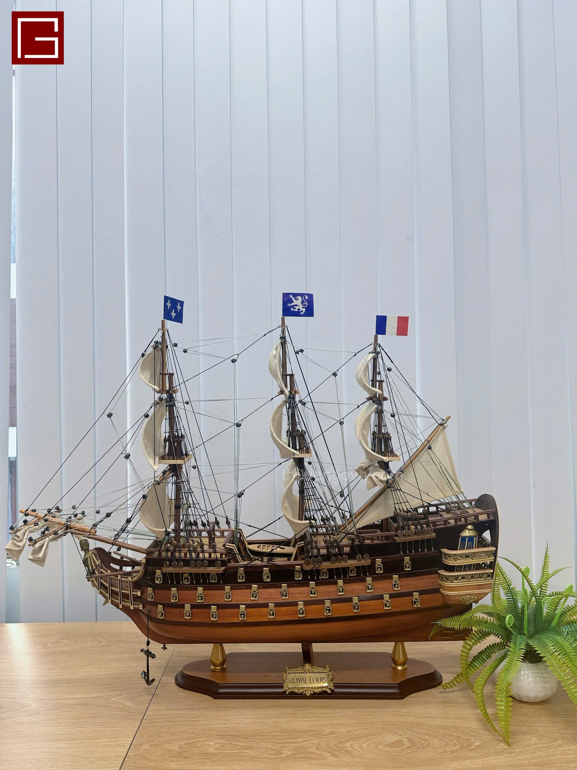 Thuyền gỗ trang trí ROYAL LOUIS, mô hình thuyền gỗ phong thủy chất liệu gỗ tràm nhiều kích thước