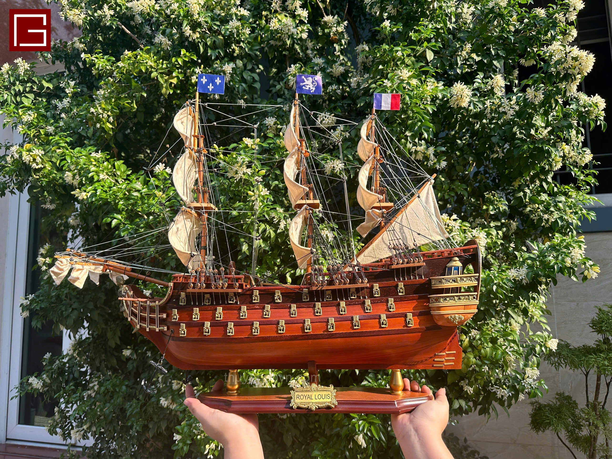 Thuyền gỗ trang trí ROYAL LOUIS, mô hình thuyền gỗ phong thủy chất liệu gỗ tràm nhiều kích thước
