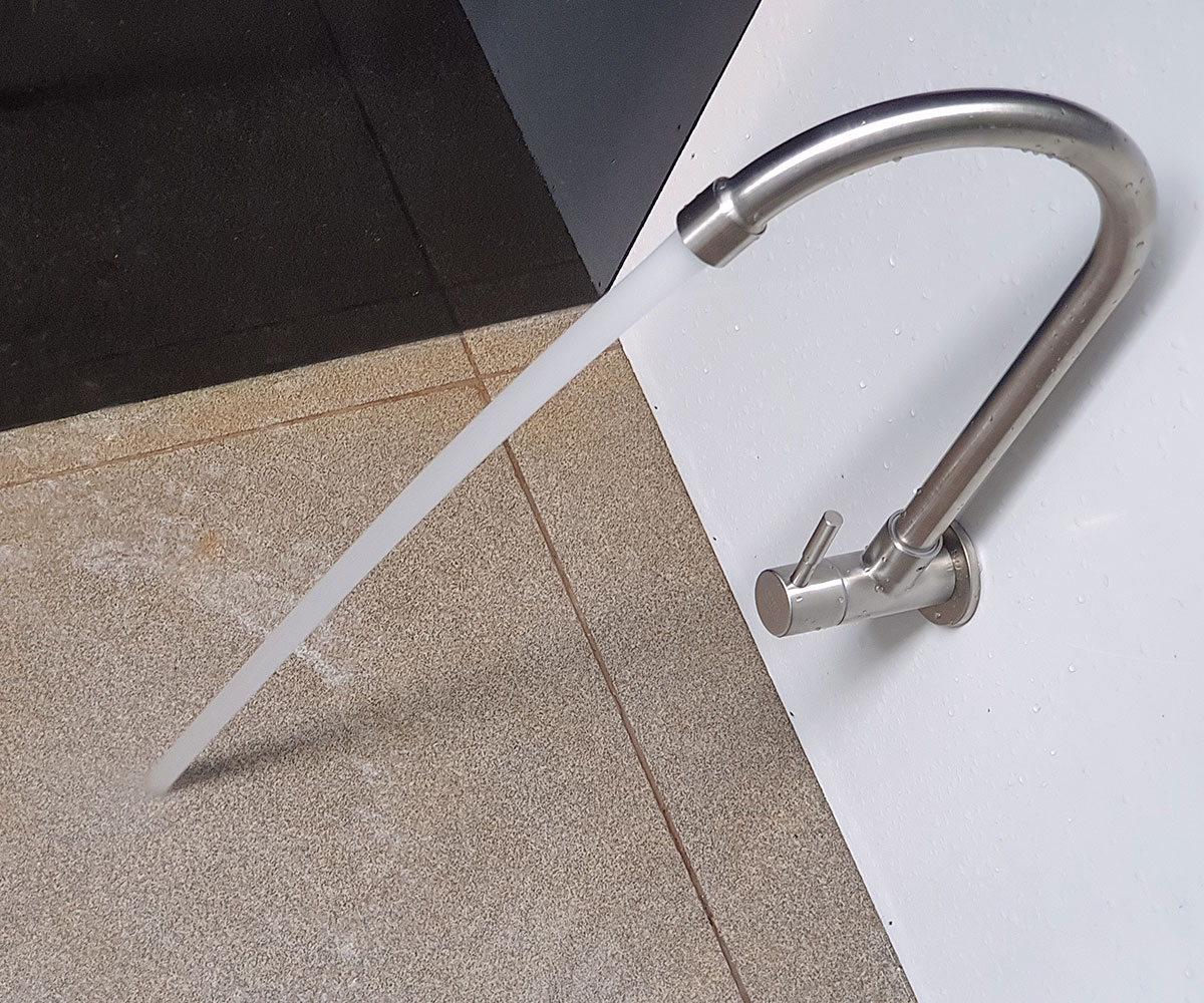 Vòi rửa chén lạnh âm tường Inox SUS 304 Eurolife EL-RC08 (Trắng vàng)