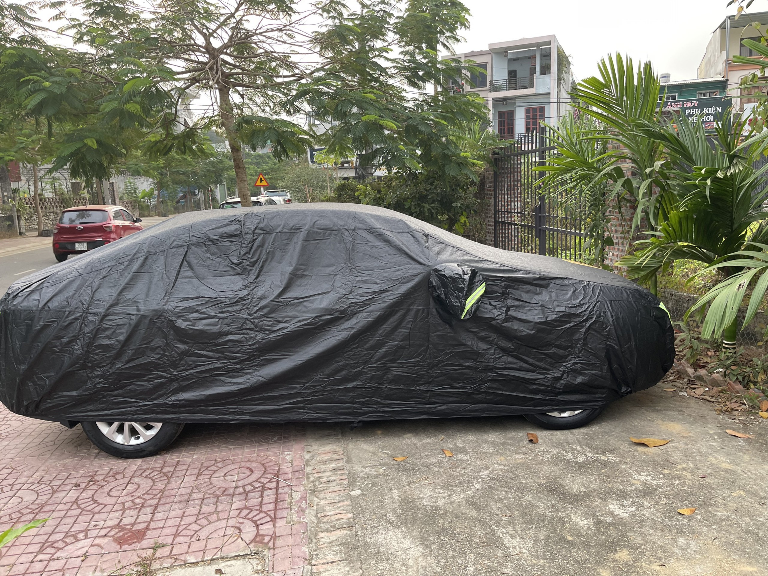 Bạt phủ ô tô BMW X6 chất liệu Polyester - màu đen cao cấp MACSIM màu đen - sử dụng trong nhà và ngoài trời
