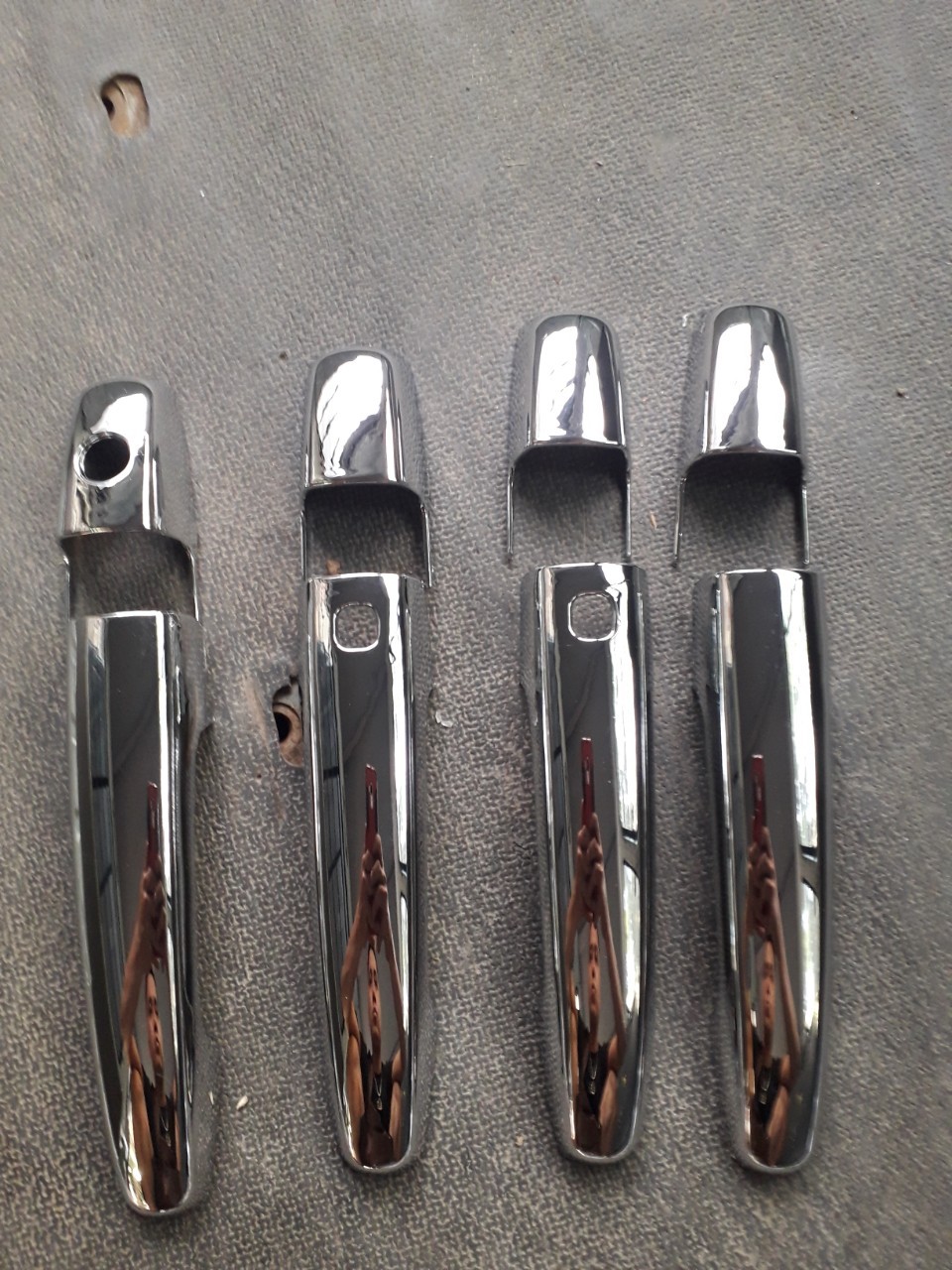 Bộ Ốp Tay Cửa mạ crom xe Suzuki Ertiga Form 2018-2019 có lỗ khoá từ