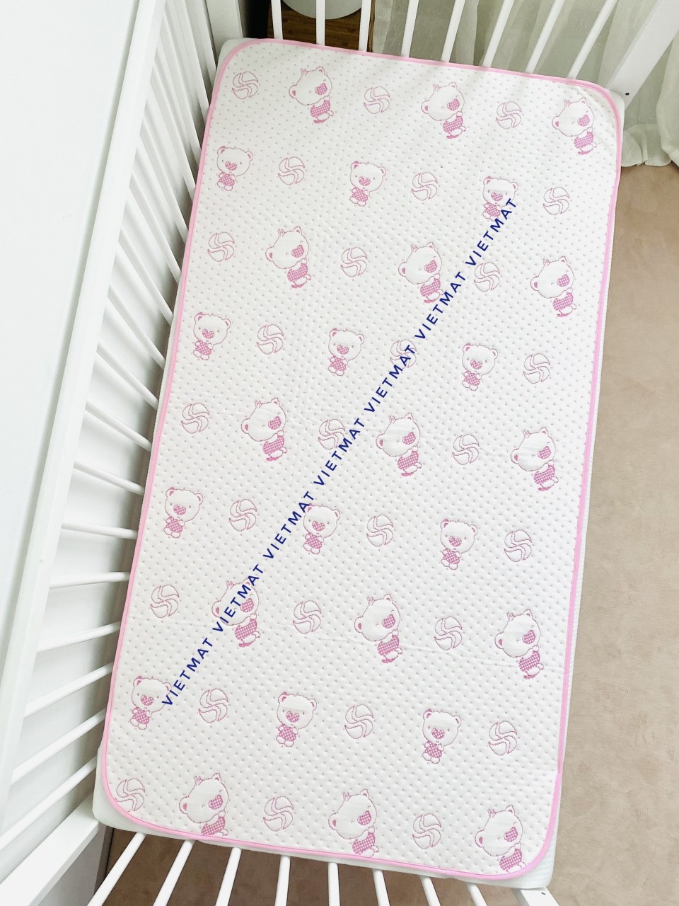 Tấm Lót Chống Thấm VIETMAT Màu Hồng (Size 70 x 100 cm)