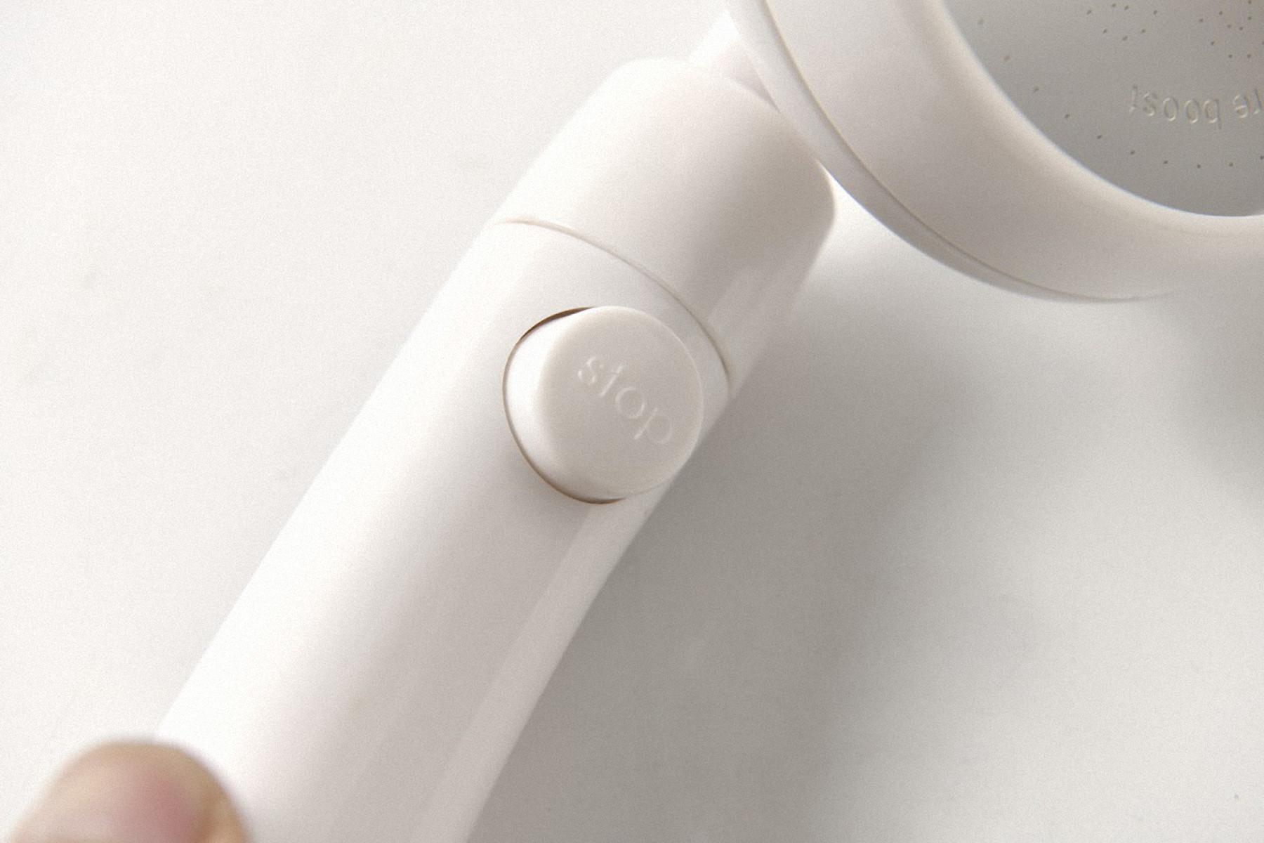 Vòi nước hoa sen áp lực Nhật bản, tiết kiệm nước, gật gù, cổ xoay 360 độ, có nút tắt mở Stop trên thân vòi tiện lợi Mihoco 122