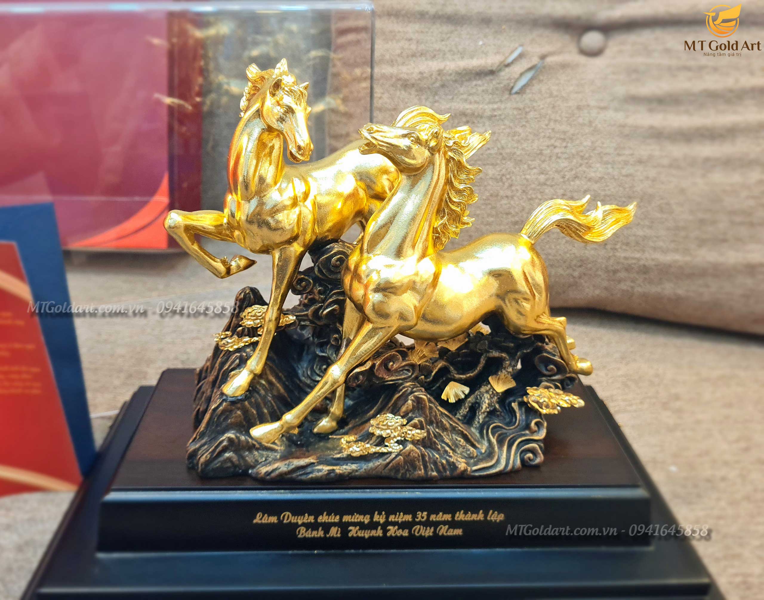 Tượng ngựa dát vàng 24k(32x30x20cm) MT Gold Art- Hàng chính hãng, quà tặng sếp, đối tác, khách hàng vip, trang trí nhà cửa, để bàn làm việc