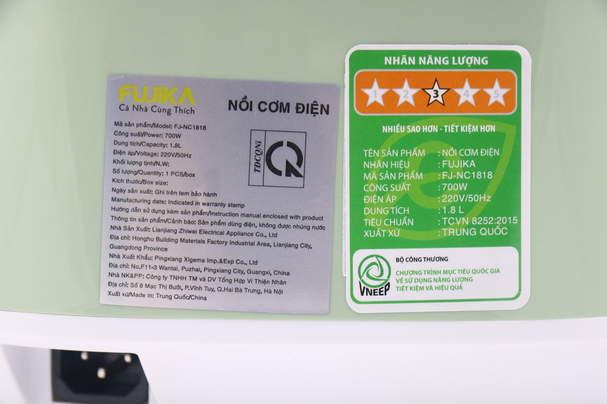 Nồi Cơm Điện Lòng Niêu FUJIKA FJ-NC1818 (1.8 lít) - Màu Ngẫu Nhiên - Hàng Chính Hãng