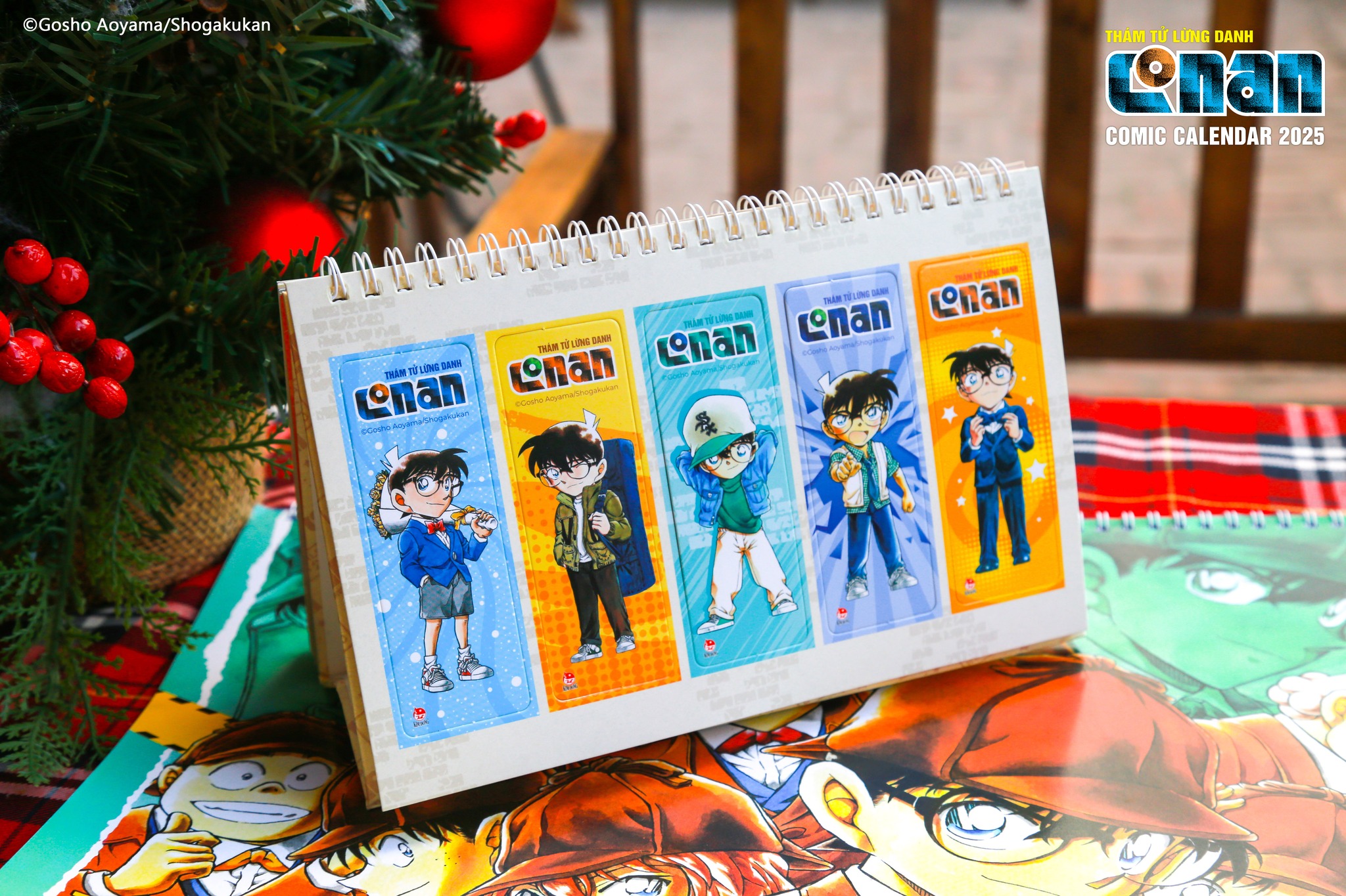 Lịch treo tường + Lịch bàn Conan Năm 2025 (Tặng kèm Poster + Set 5 Bookmark) - Chang Book