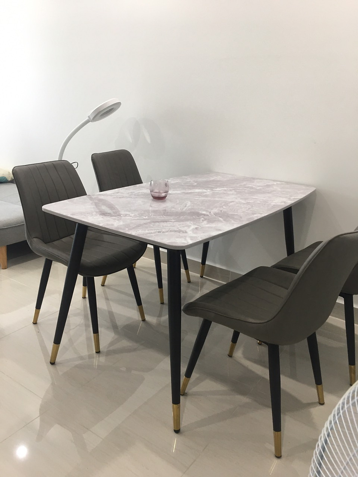 Bộ bàn ăn 4 ghế bàn mặt đá, ghế nệm chân bọc đồng cao cấp ( Nội Thất Juno Sofa )