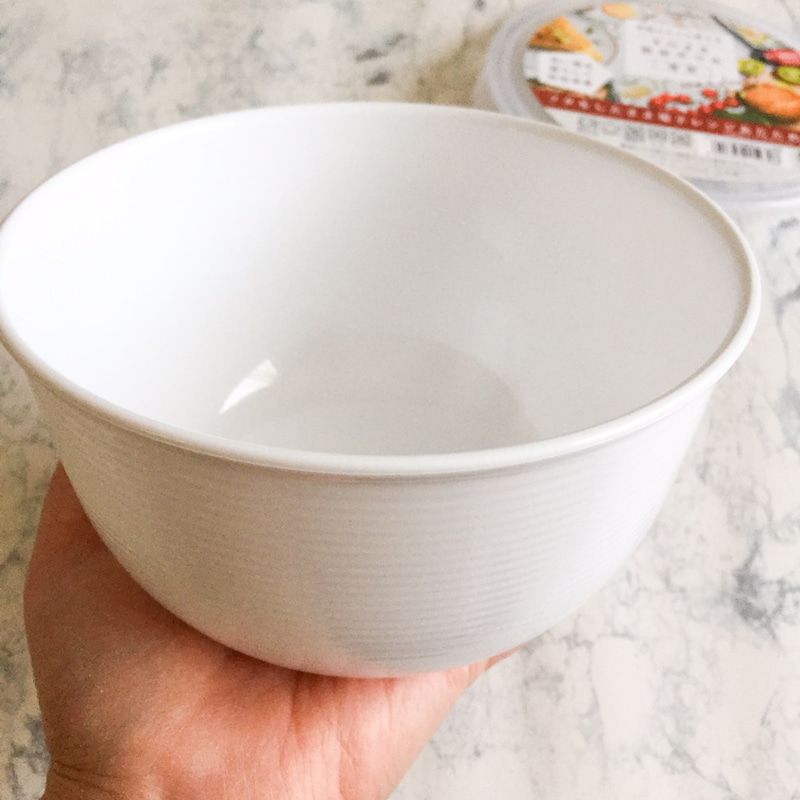Hộp nhựa Nakaya 1.1L dùng để hâm nóng & nấu nướng thức ăn trong lò vi sóng ( Hộp tròn giao màu ngẫu nhiên ) - made in Japan