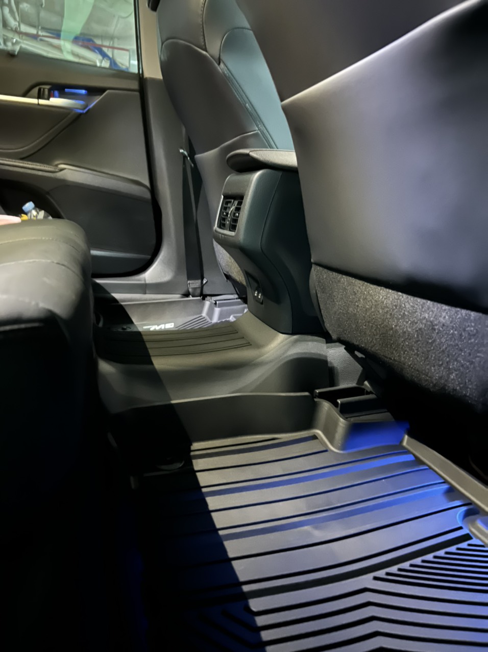 Thảm lót sàn xe ô tô TOYOTA CAMRY 2025+ Nhãn hiệu Macsim 3W chất liệu nhựa TPE đúc khuôn cao cấp màu đen màu be