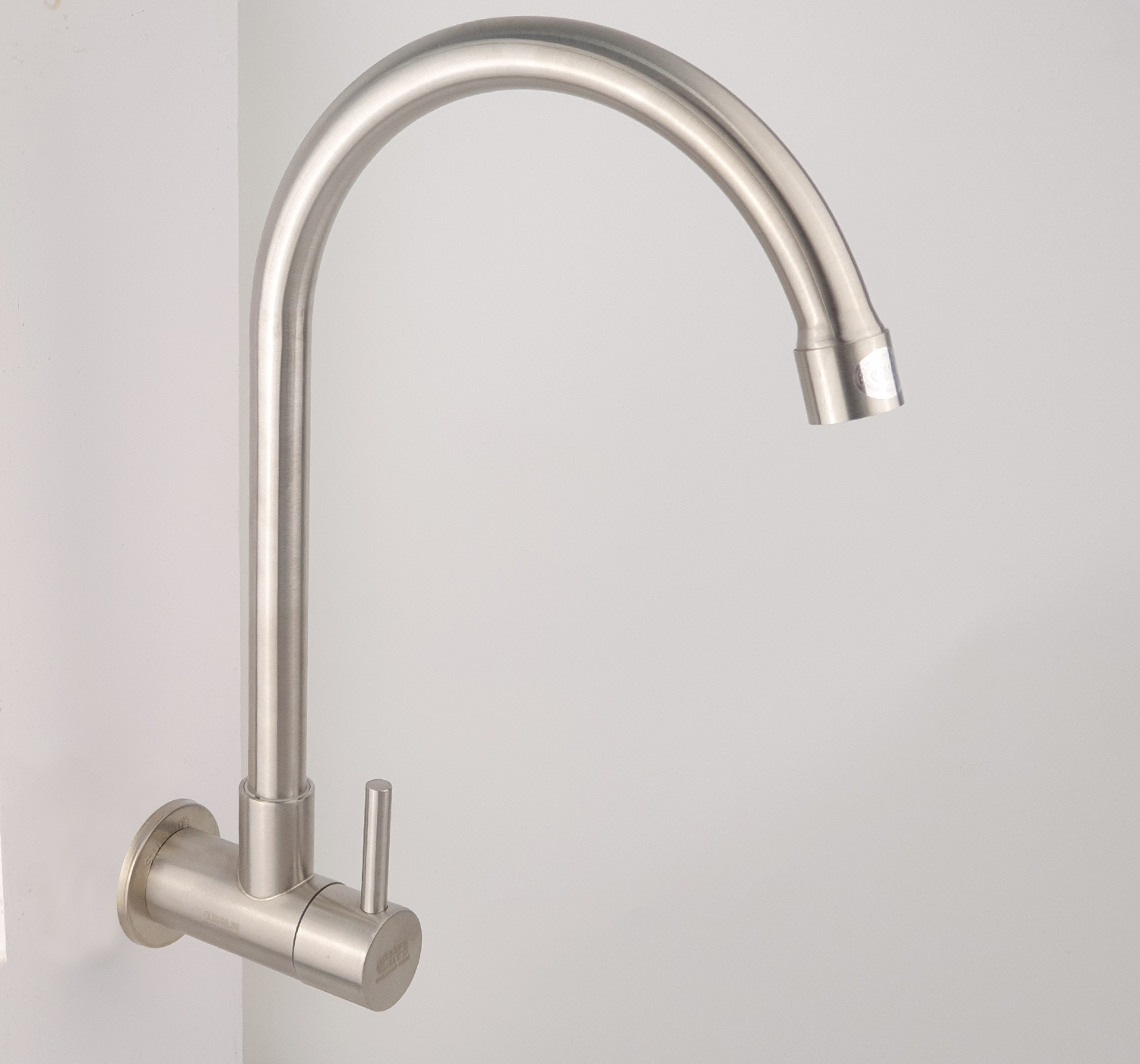 Vòi rửa chén lạnh âm tường Inox SUS 304 Eurolife EL-RC08 (Trắng vàng)