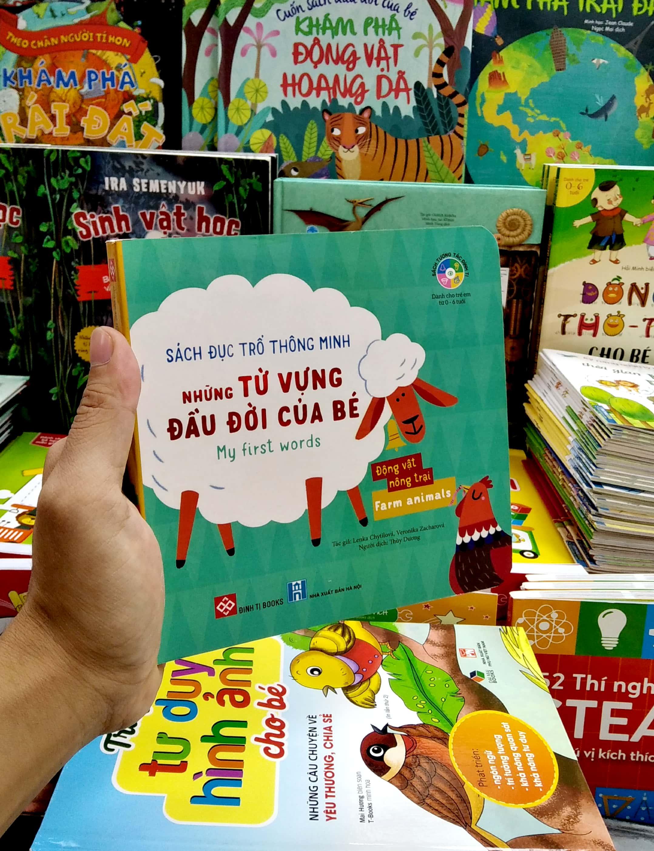 Sách Đục Trổ Thông Minh - Những Từ Vựng Đầu Đời Của Bé - My First Words - Động Vật Nông Trại - Farm Animals