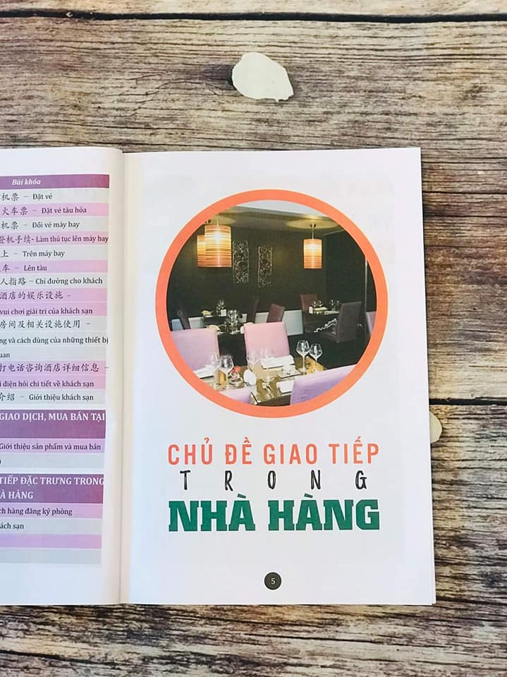 Combo 2 sách Phân tích đáp án các bài luyện dịch Tiếng Trung và Hội thoại giao tiếp tiếng Trung ngành du lịch khách sạn có audio nghe+ DVD tài liệu