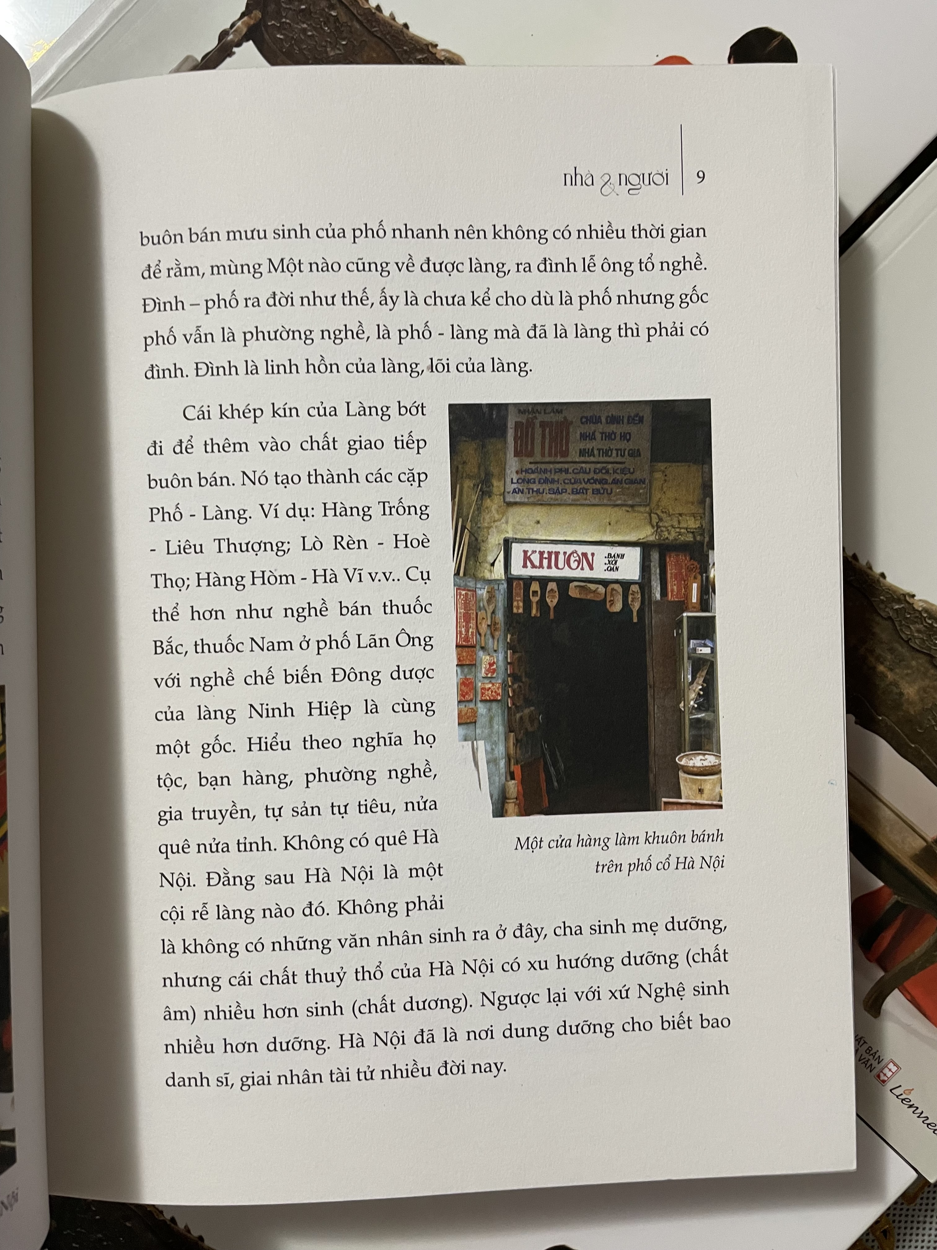 Nhà & Người (Hoạ sĩ Lê Thiết Cương)