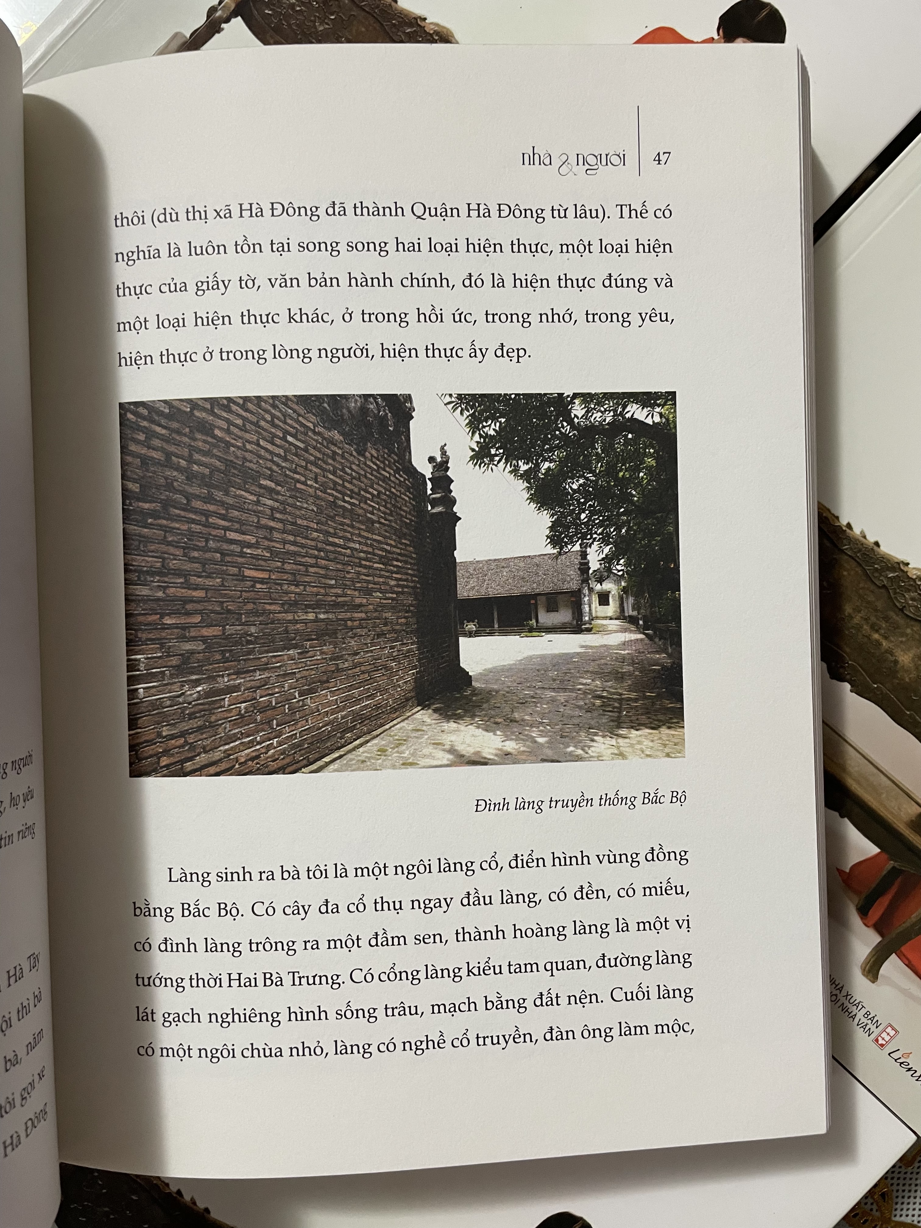 Nhà & Người (Hoạ sĩ Lê Thiết Cương)