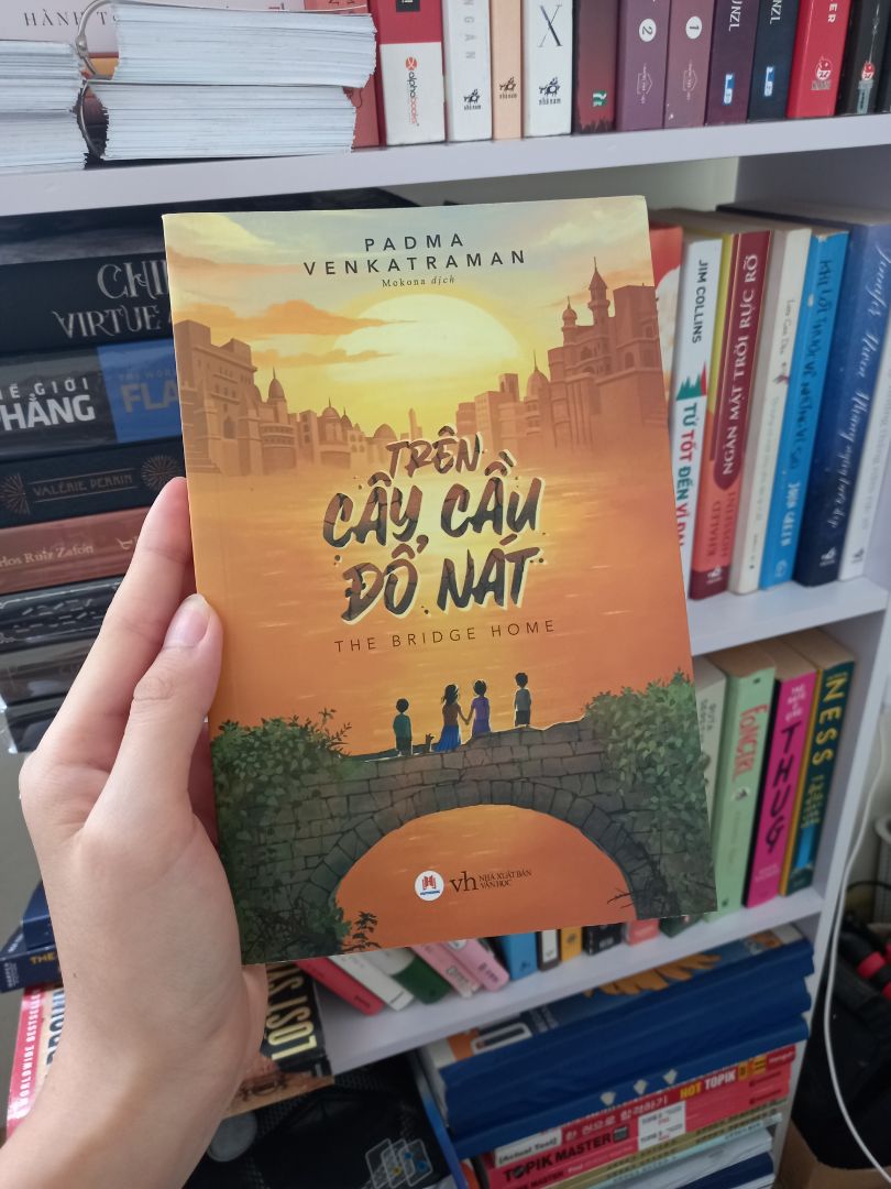 Sách - Trên cây cầu đổ nát- Tiểu thuyết văn học - 2H Books