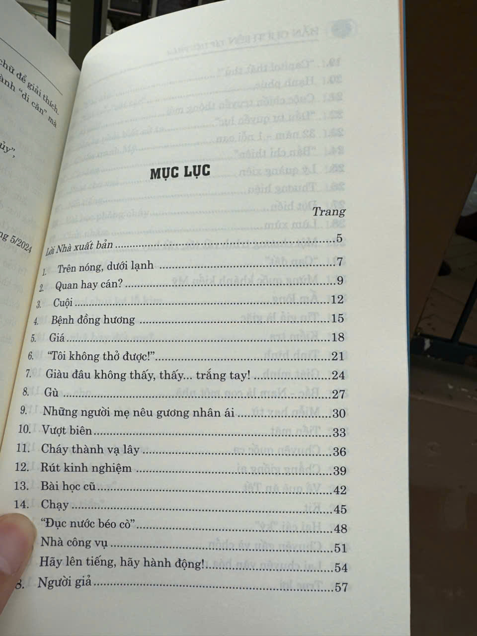 BẮN CHỈ THIÊN (Tập tiểu phẩm) - GS. TS. Tạ Ngọc Tấn - Nhà xuất bản Chính trị Quốc gia Sự thật