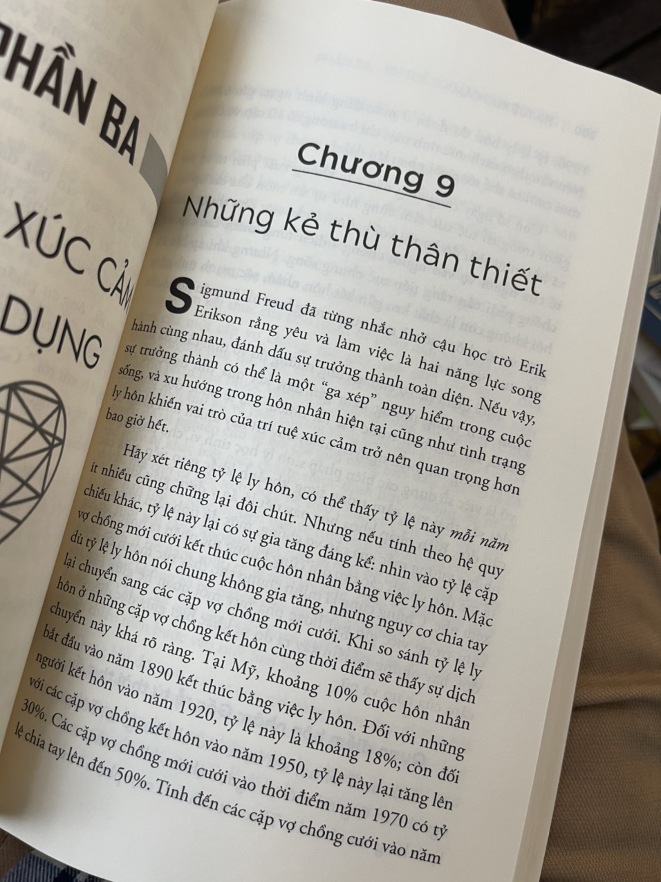 (The #1 Bestseller) TRÍ TUỆ XÚC CẢM - Lý giải tại sao người kém thông minh lại thành công hơn những người thông minh - Daniel Goleman - Nguyễn Lê Phương & Phạm Thị Thu Hà dịch - Alphabooks -Nhà Xuất Bản Công Thương