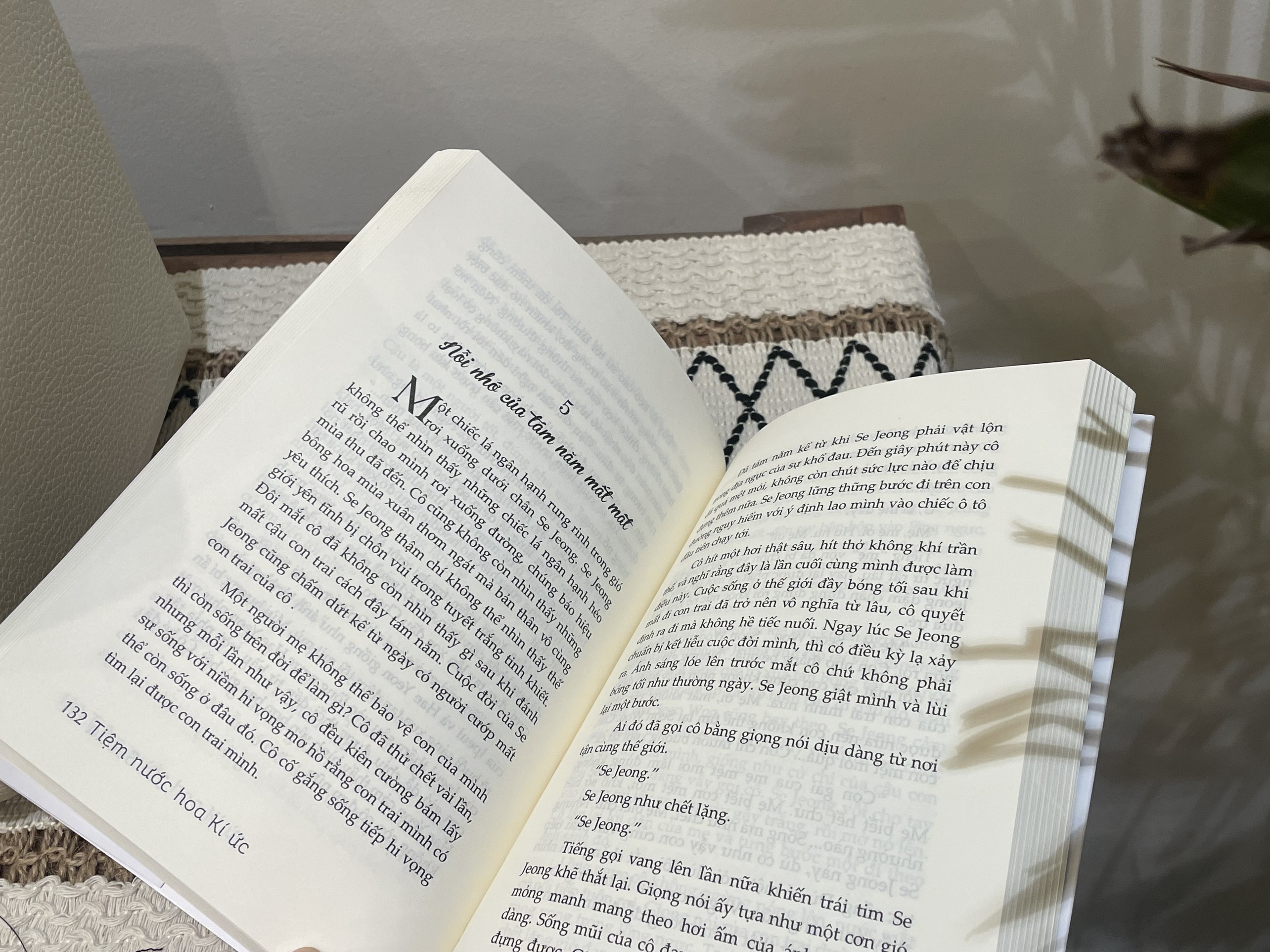 TIỆM NƯỚC HOA KÍ ỨC - Jin Seolla – Lightbooks
