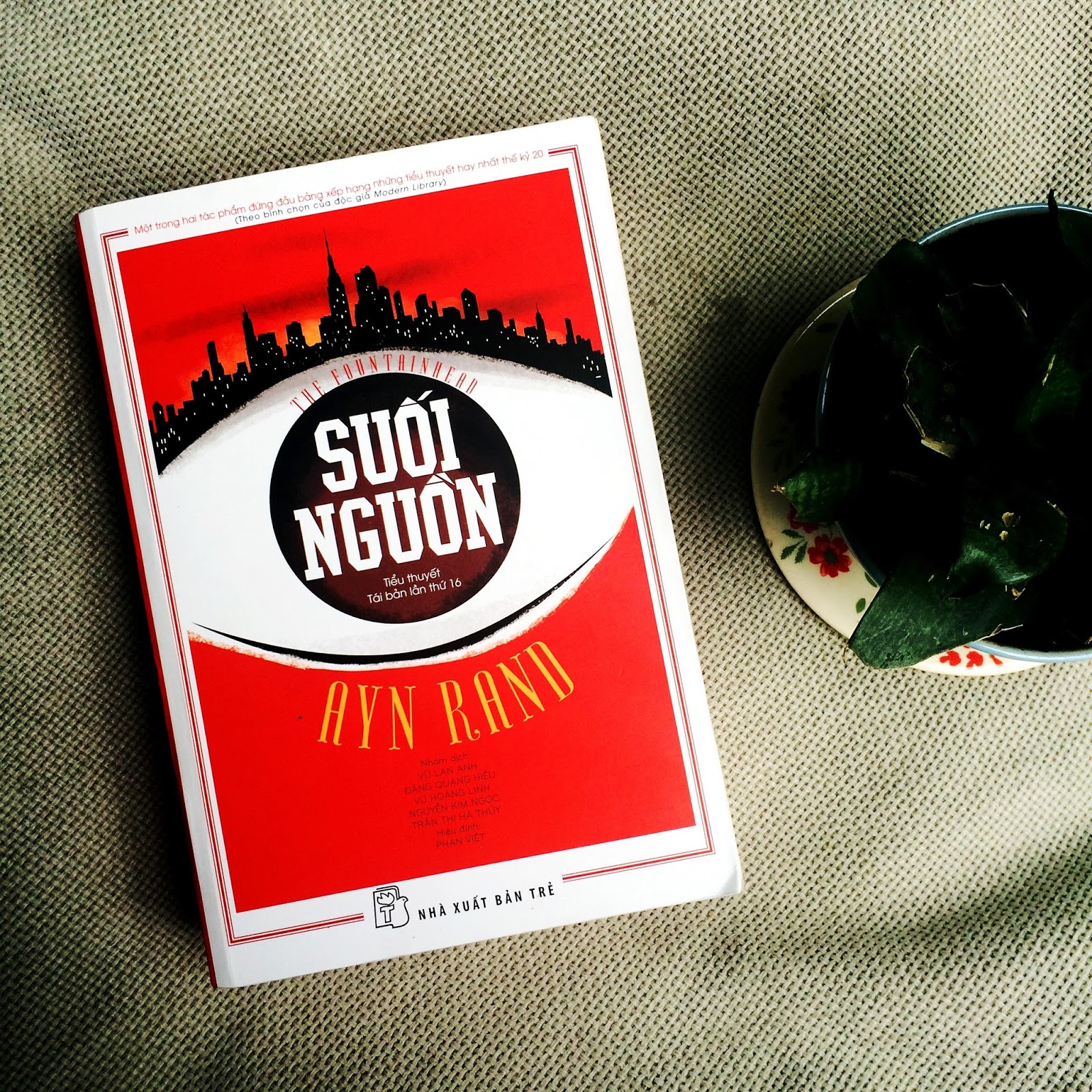 Sách Văn Học: Suối Nguồn (The Fountainhead) - 2019 - (Tác Phẩm Đứng Đầu Bảng Xếp Hạng Những Tiểu Thuyết Hay Nhất Thế Kỉ XX / Tiểu Thuyết Kinh Điển) - Tặng Kèm Postcard Greenlife