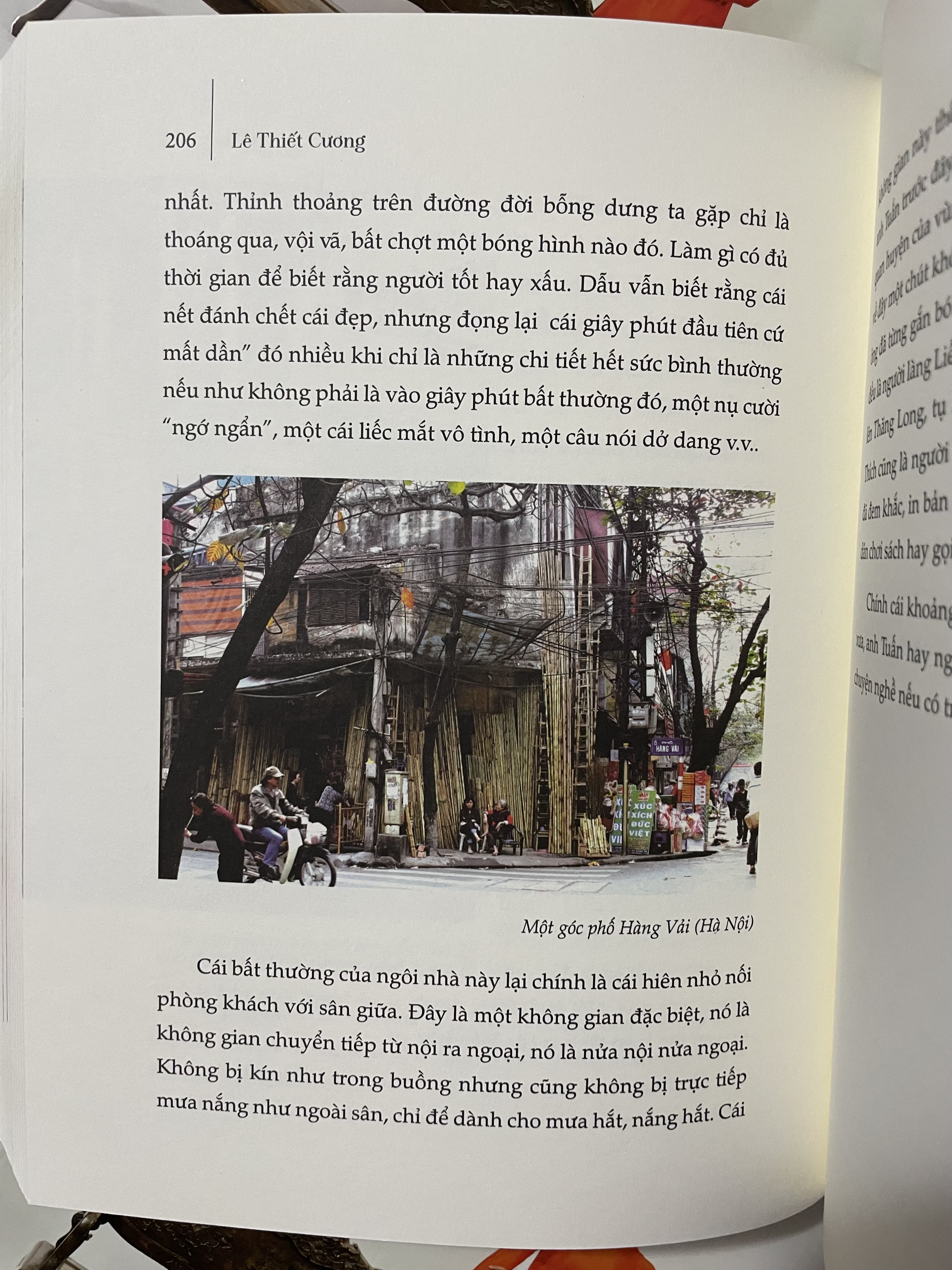 Nhà & Người (Hoạ sĩ Lê Thiết Cương)